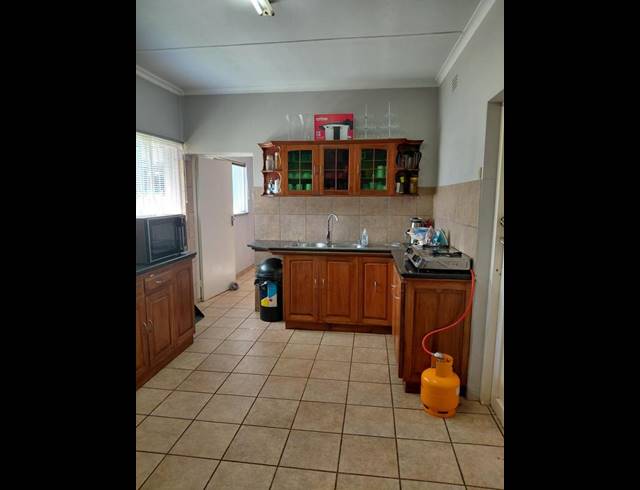 3 BEDROOM PROPERTY TO RENT IN MONTGOMERY PARK